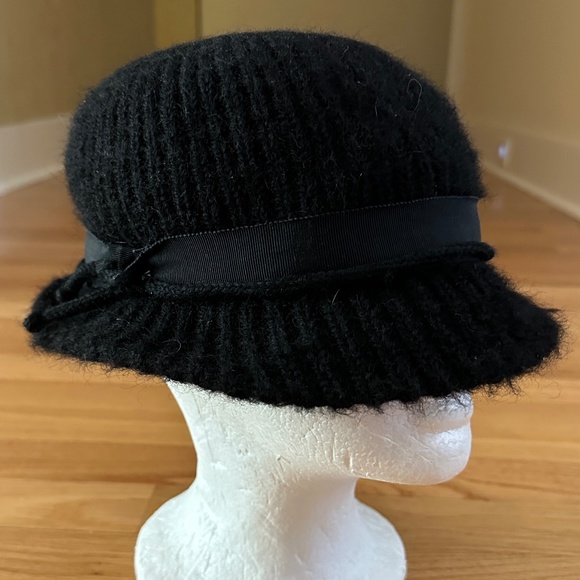 Black Winter Hat Girls - Picture 1 of 12